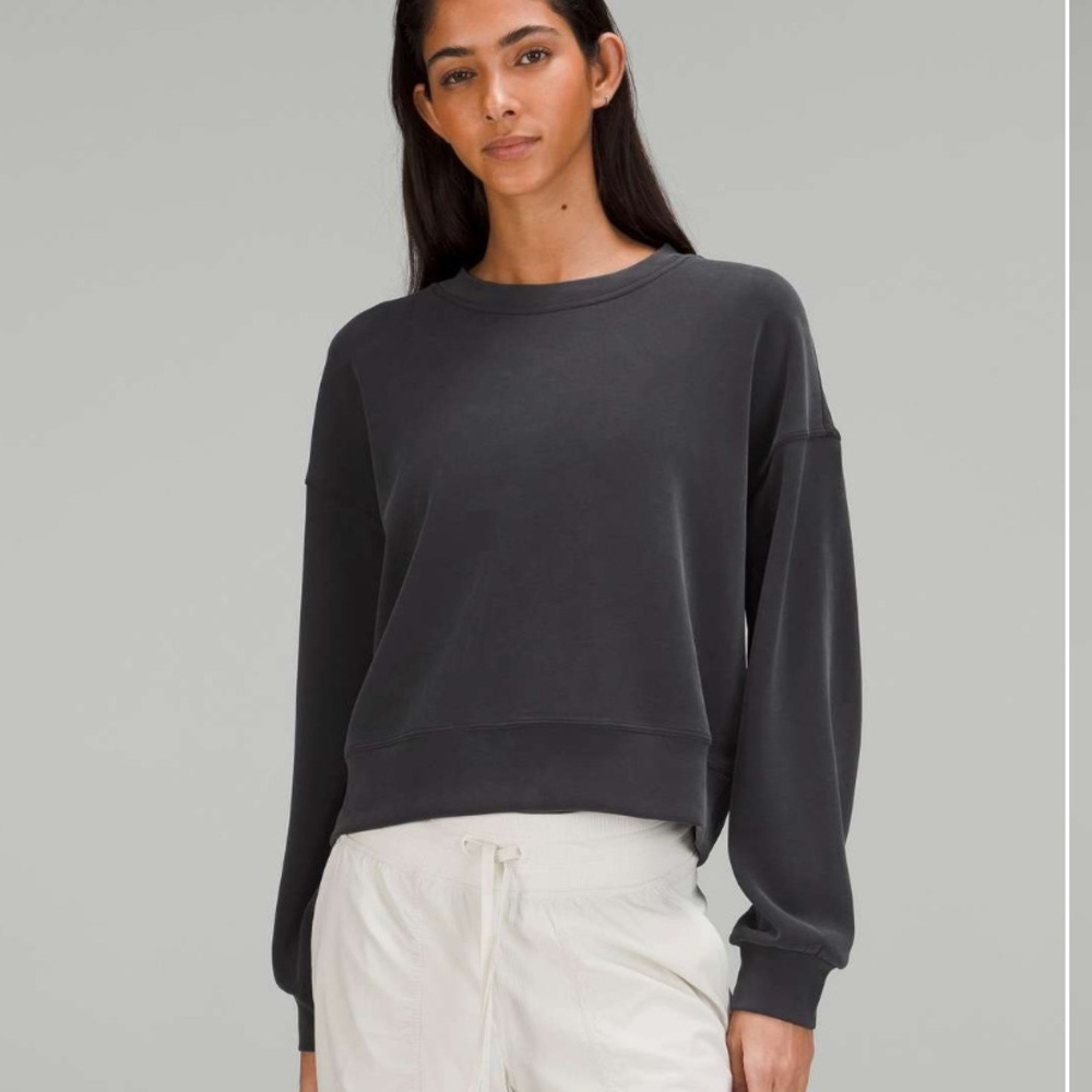 Lululemon Softstreme Perfectly Oversized Cropped Crew
Black - Picture 1 of 4